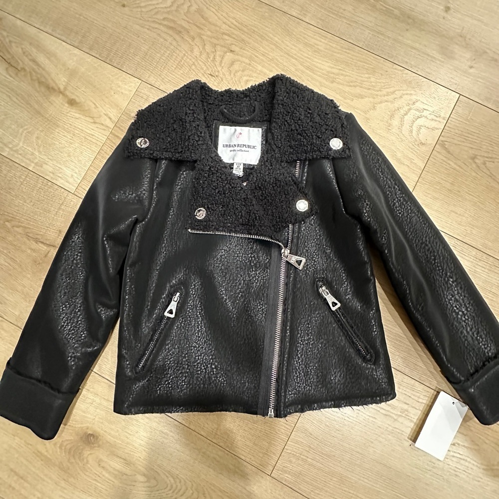 Urban Republic girls Black Jacket shearling inside, and in‎ sleeves size 5/6 NWT